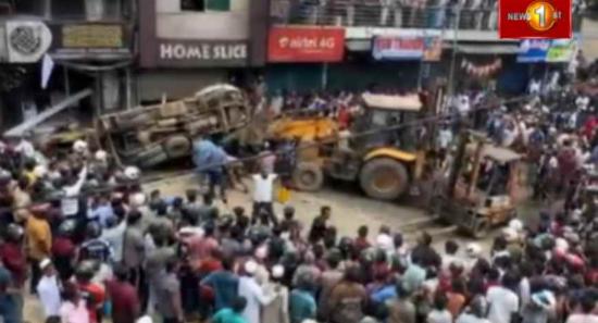 News Alert -අකුරණ බිහිසුණු අනතුරක් : 4 දෙනෙකු මරුට